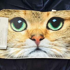 FLOOR MAT, BRIGHT CAT FACE PHOTO PRINT, 27.5 INCHES x 17.7 INCHES, HAS PVC DOTS